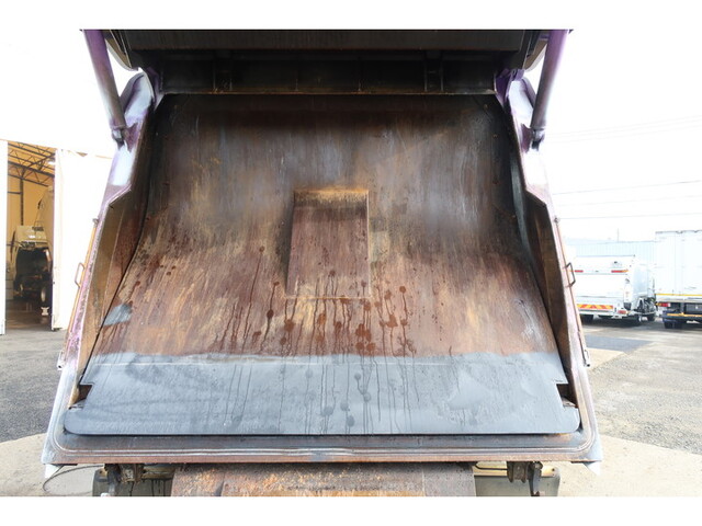 いすゞフォワードパッカー車（塵芥車）中型（4t）[写真17]