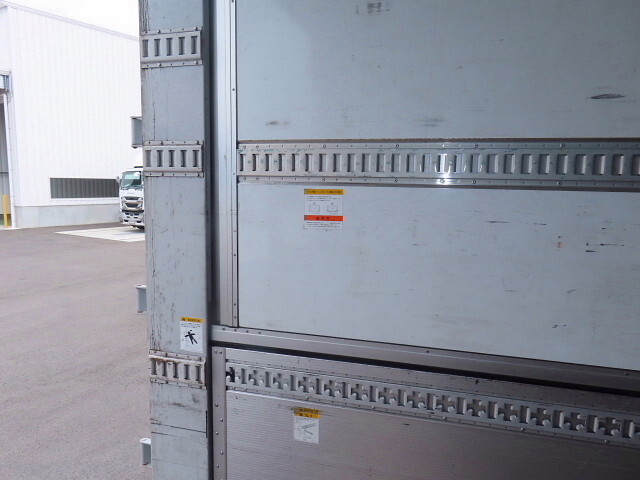 三菱ふそうスーパーグレートアルミウイング大型（10t）[写真10]