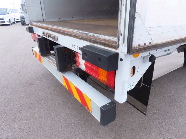 三菱ふそうスーパーグレートアルミウイング大型（10t）[写真11]