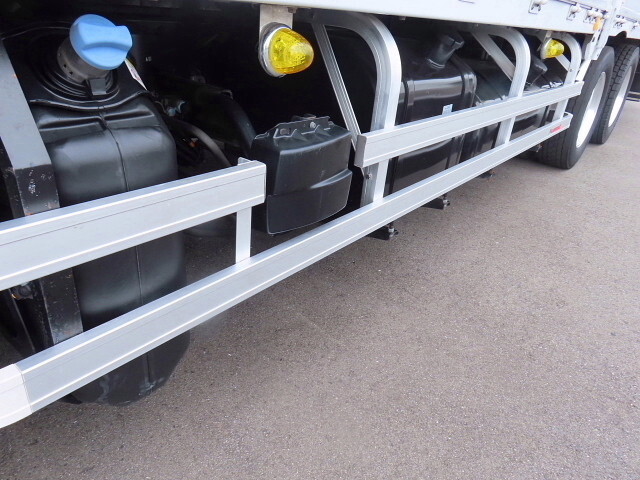 三菱ふそうスーパーグレートアルミウイング大型（10t）[写真16]