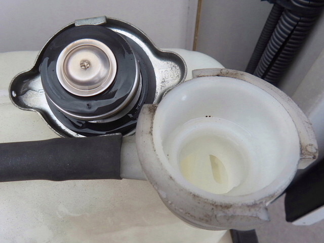 三菱ふそうスーパーグレートアルミウイング大型（10t）[写真26]