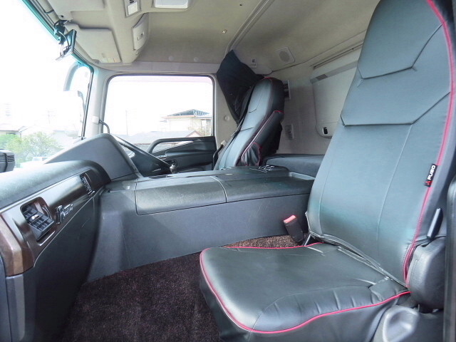 三菱ふそうスーパーグレートアルミウイング大型（10t）[写真30]