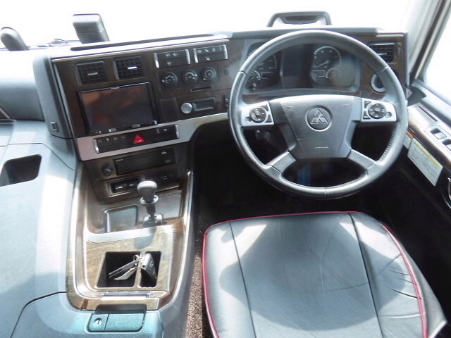 三菱ふそうスーパーグレートアルミウイング大型（10t）[写真31]