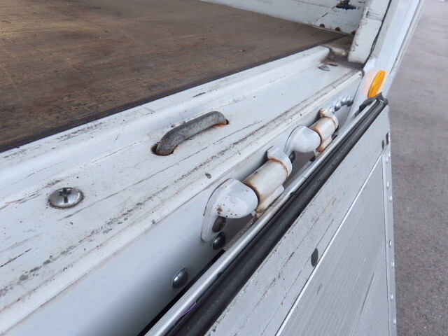 三菱ふそうスーパーグレートアルミウイング大型（10t）[写真33]