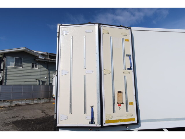 いすゞエルフ冷凍車（冷蔵車）小型（2t・3t）[写真10]