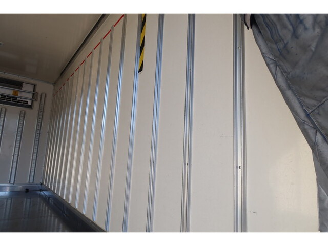 いすゞエルフ冷凍車（冷蔵車）小型（2t・3t）[写真13]