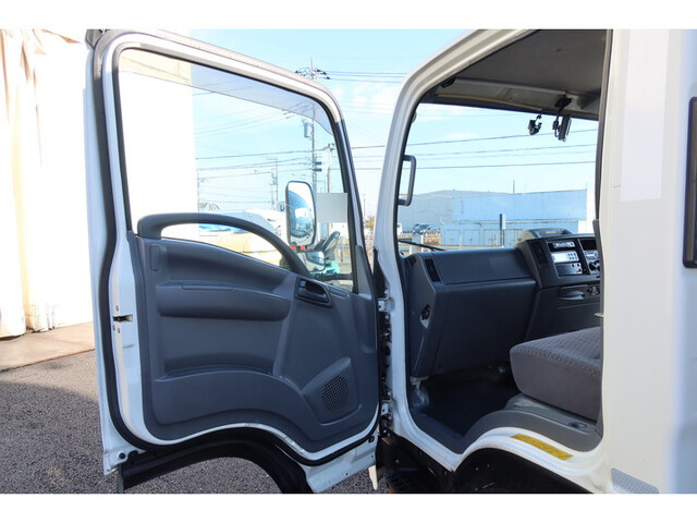 いすゞエルフ冷凍車（冷蔵車）小型（2t・3t）[写真38]