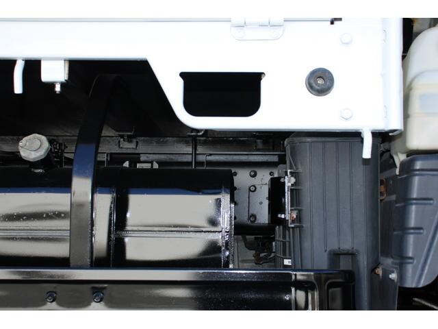 三菱ふそうキャンター平ボディ小型（2t・3t）[写真15]