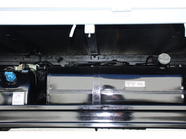 三菱ふそうキャンター平ボディ小型（2t・3t）[写真21]