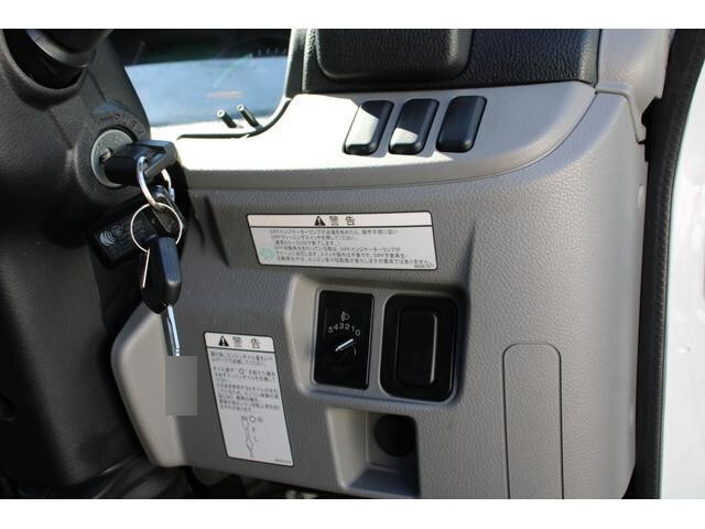 三菱ふそうキャンター平ボディ小型（2t・3t）[写真27]