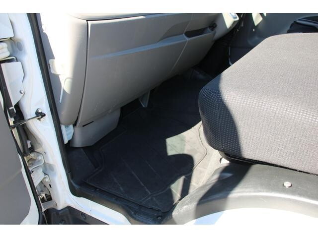 三菱ふそうキャンター平ボディ小型（2t・3t）[写真31]