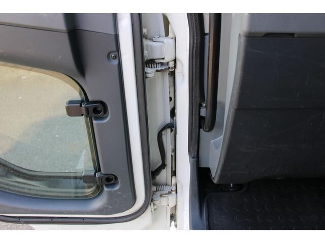 三菱ふそうファイター平ボディ中型（4t）[写真35]