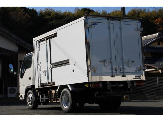 いすゞエルフ冷凍車（冷蔵車）小型（2t・3t）[写真02]