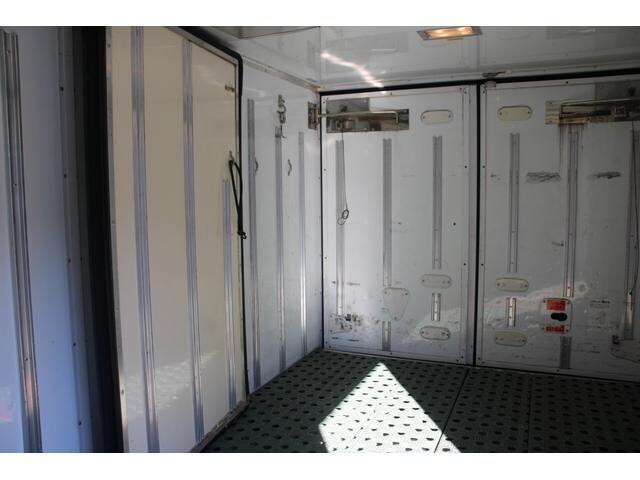 いすゞエルフ冷凍車（冷蔵車）小型（2t・3t）[写真24]