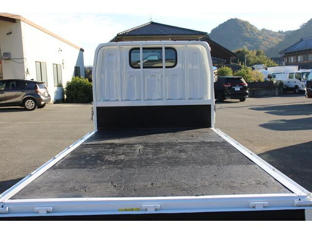 三菱ふそうキャンター平ボディ小型（2t・3t）[写真14]