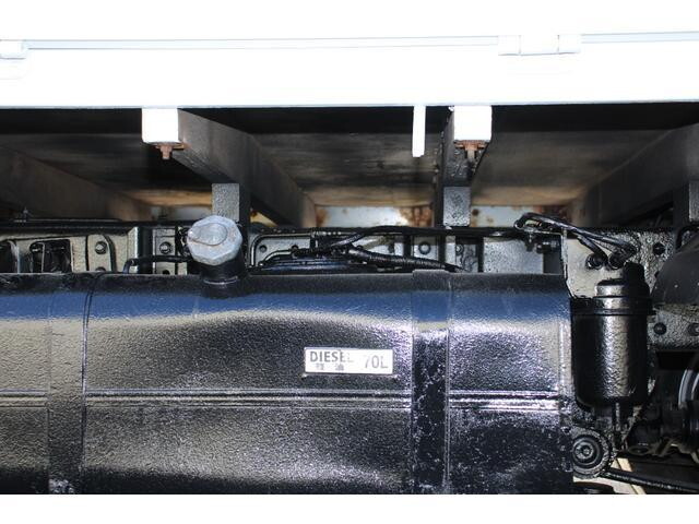 三菱ふそうキャンター平ボディ小型（2t・3t）[写真16]