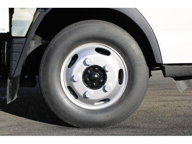 三菱ふそうキャンター平ボディ小型（2t・3t）[写真25]