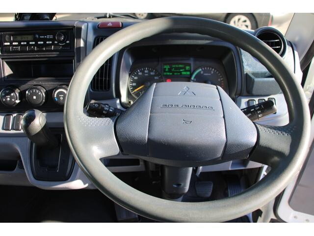 三菱ふそうキャンター平ボディ小型（2t・3t）[写真26]