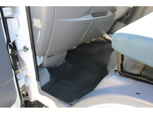 三菱ふそうキャンター平ボディ小型（2t・3t）[写真36]