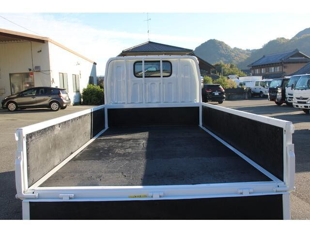 三菱ふそうキャンター平ボディ小型（2t・3t）[写真09]