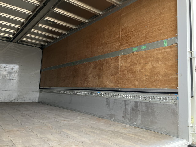 UDトラックスコンドルアルミウイング増トン（6t・8t）[写真12]