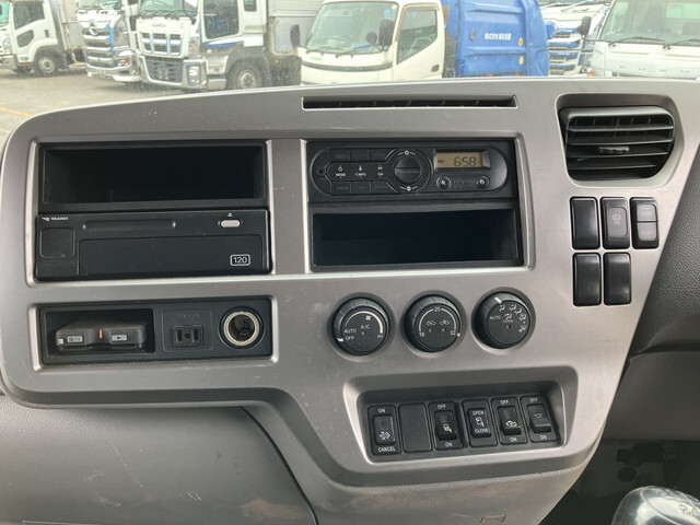 UDトラックスコンドルアルミウイング増トン（6t・8t）[写真36]