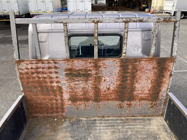 三菱ふそうキャンター平ボディ小型（2t・3t）[写真15]