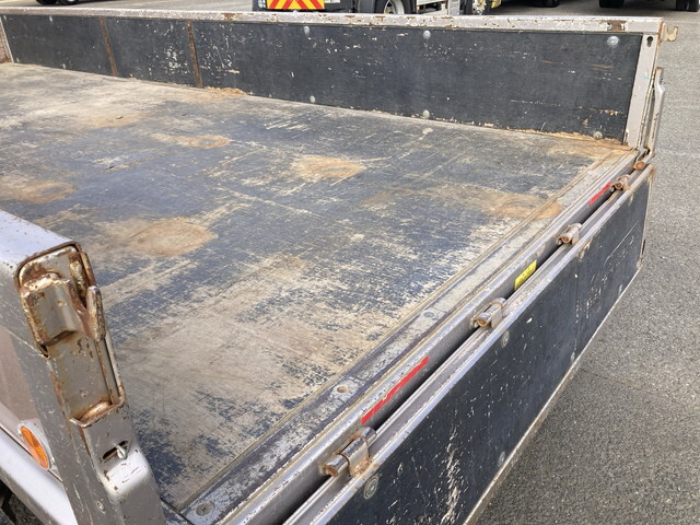 三菱ふそうキャンター平ボディ小型（2t・3t）[写真17]