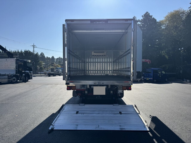 いすゞフォワード冷蔵冷凍ウイング中型（4t）[写真15]