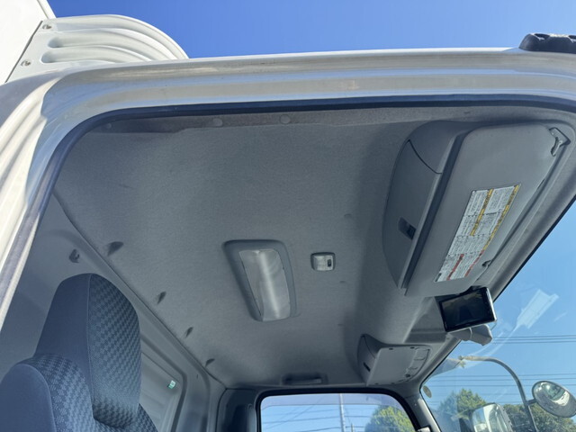 いすゞフォワード冷蔵冷凍ウイング中型（4t）[写真18]