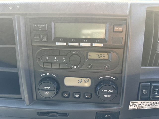 いすゞフォワード冷蔵冷凍ウイング中型（4t）[写真22]