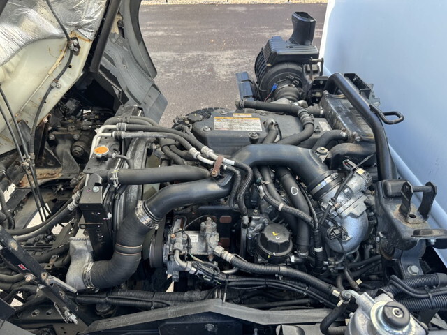 いすゞフォワード冷蔵冷凍ウイング中型（4t）[写真29]