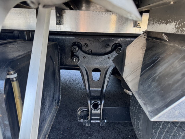 いすゞフォワード冷蔵冷凍ウイング中型（4t）[写真34]