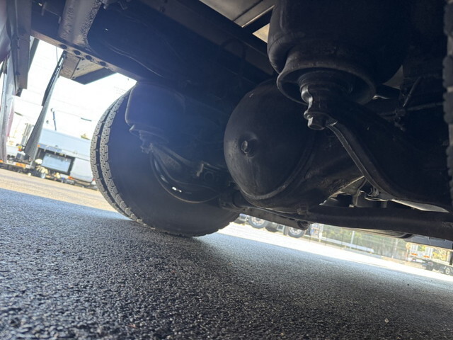 いすゞフォワード冷蔵冷凍ウイング中型（4t）[写真36]