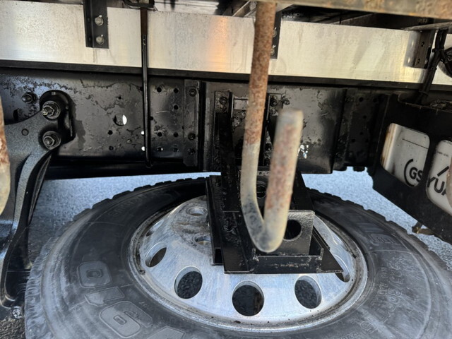 いすゞフォワード冷蔵冷凍ウイング中型（4t）[写真38]