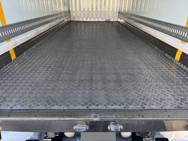 いすゞフォワード冷蔵冷凍ウイング中型（4t）[写真09]