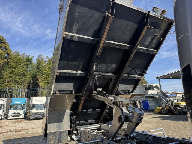 三菱ふそうファイターダンプ中型（4t）[写真21]