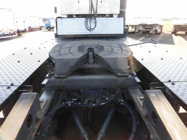 日野プロフィアトレーラーヘッド（トラクターヘッド）大型（10t）[写真07]