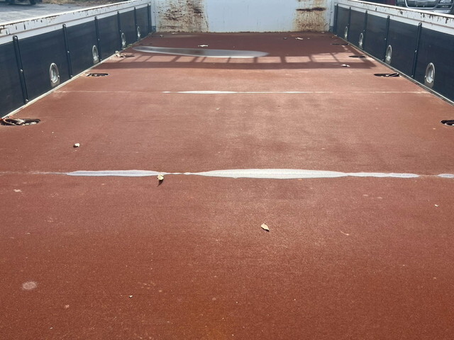 いすゞフォワード平ボディ増トン（6t・8t）[写真08]