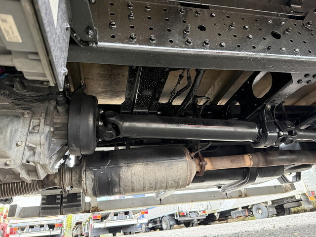 三菱ふそうキャンター平ボディ小型（2t・3t）[写真21]