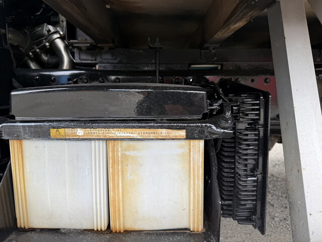 三菱ふそうキャンター平ボディ小型（2t・3t）[写真23]