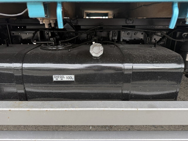 三菱ふそうキャンター平ボディ小型（2t・3t）[写真27]