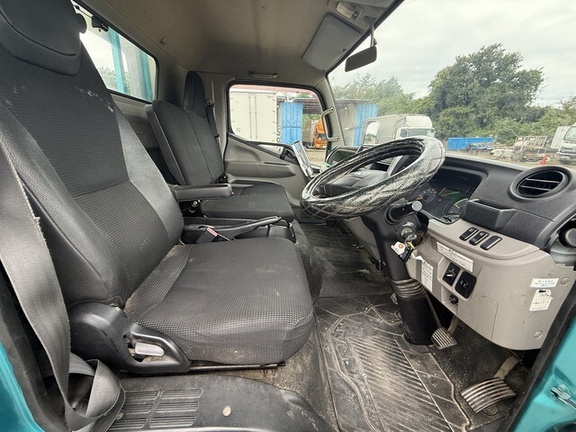 三菱ふそうキャンター平ボディ小型（2t・3t）[写真31]