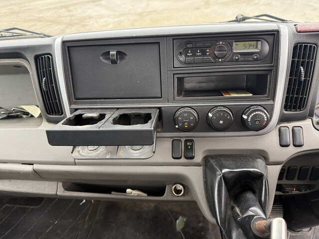 三菱ふそうキャンター平ボディ小型（2t・3t）[写真35]