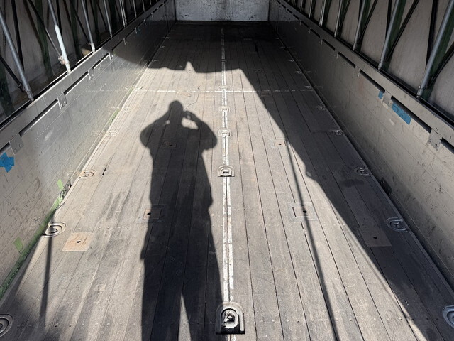 日野プロフィアカーテン車大型（10t）[写真10]