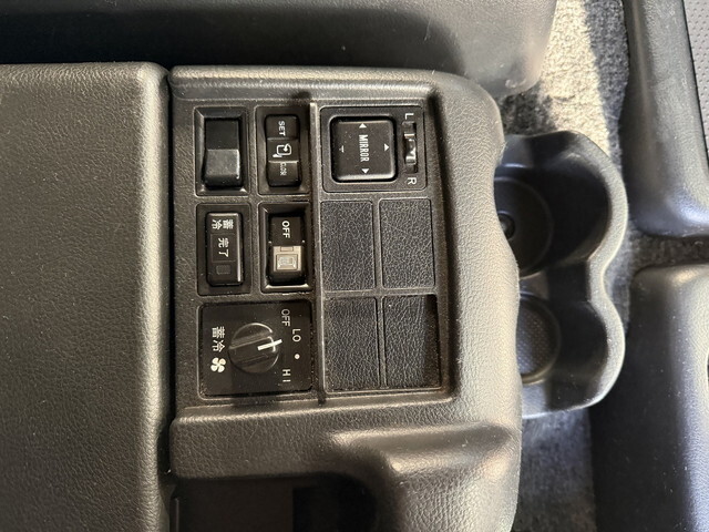 日野プロフィアカーテン車大型（10t）[写真35]