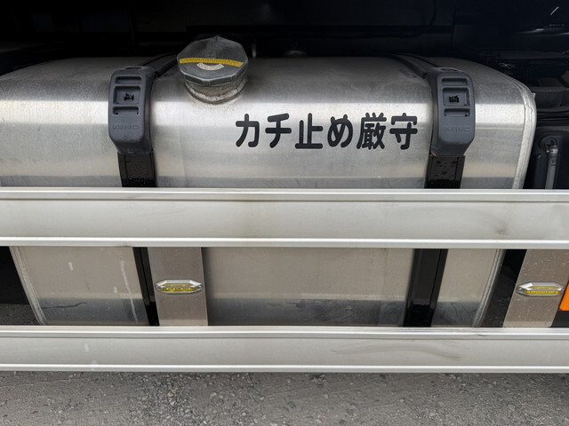 日野プロフィアトレーラーヘッド（トラクターヘッド）大型（10t）[写真16]