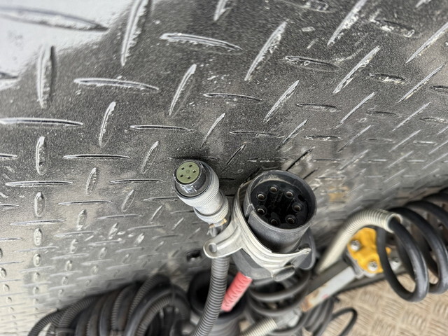 日野プロフィアトレーラーヘッド（トラクターヘッド）大型（10t）[写真24]