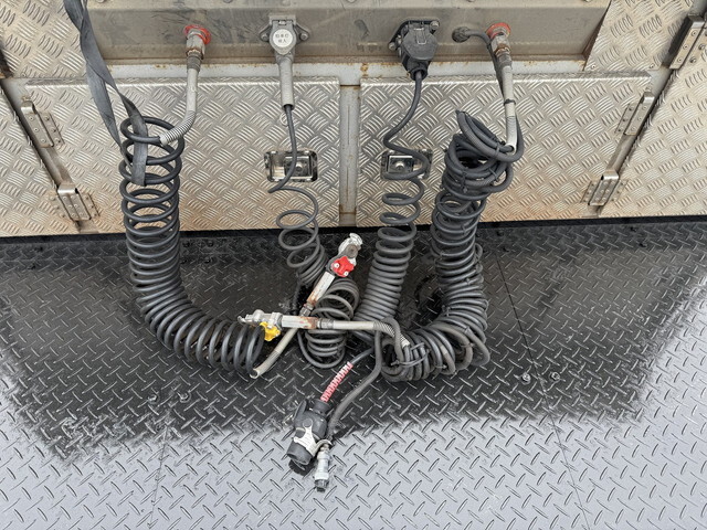 日野プロフィアトレーラーヘッド（トラクターヘッド）大型（10t）[写真25]