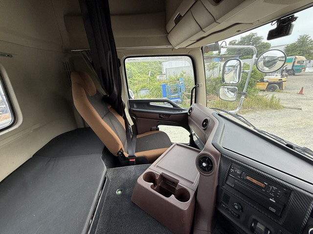 日野プロフィアトレーラーヘッド（トラクターヘッド）大型（10t）[写真36]